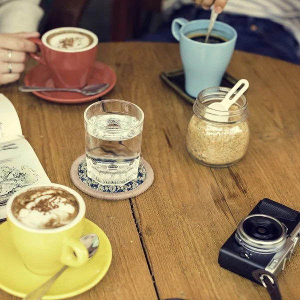 Mensen drinken koffie — Stockfoto