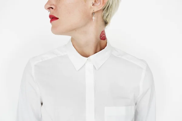 Tatuaż na szyi kobiety — Zdjęcie stockowe