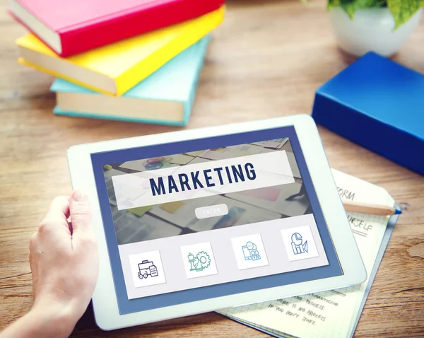 Tableta digital con concepto de marketing — Foto de Stock