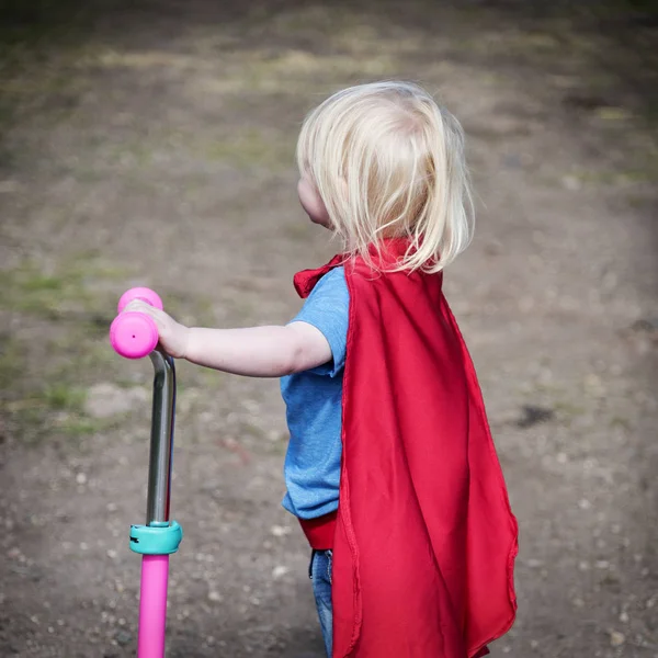 Superhero menino passeio por Scooter — Fotografia de Stock