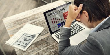 Dizüstü bilgisayar ile iş kadın