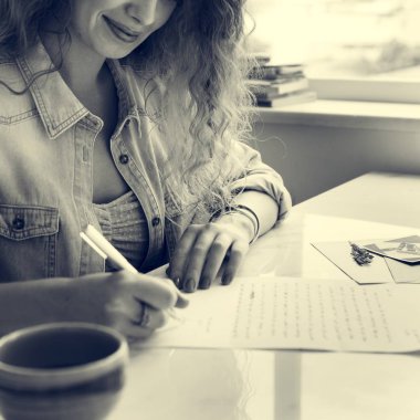 belgede yazılı kadın