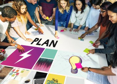 Öğrenciler yaratıcı plan çalışma 