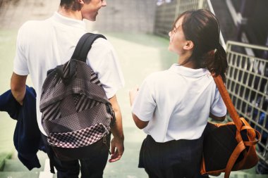 erkek ve kız öğrenciler 