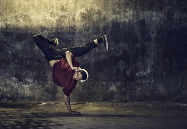 adam dans breakdance