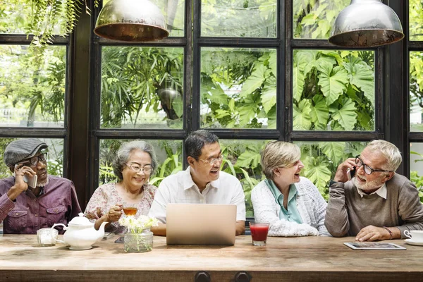 Skupina Senior důchodu setkání — Stock fotografie