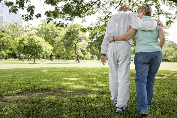 Senior Couple Relax in park — Stock Photo, Image