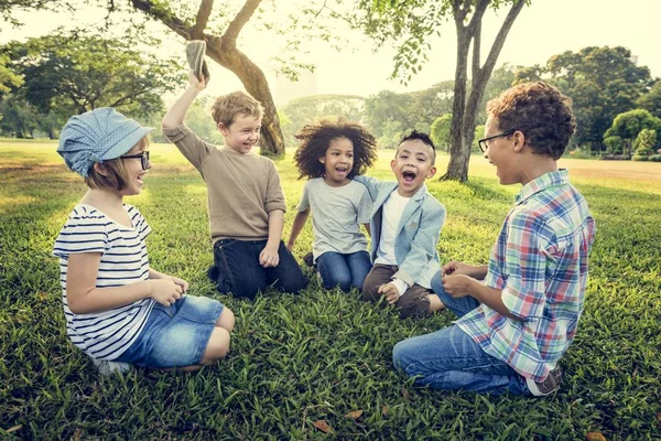 Casual vestido niños divertirse —  Fotos de Stock