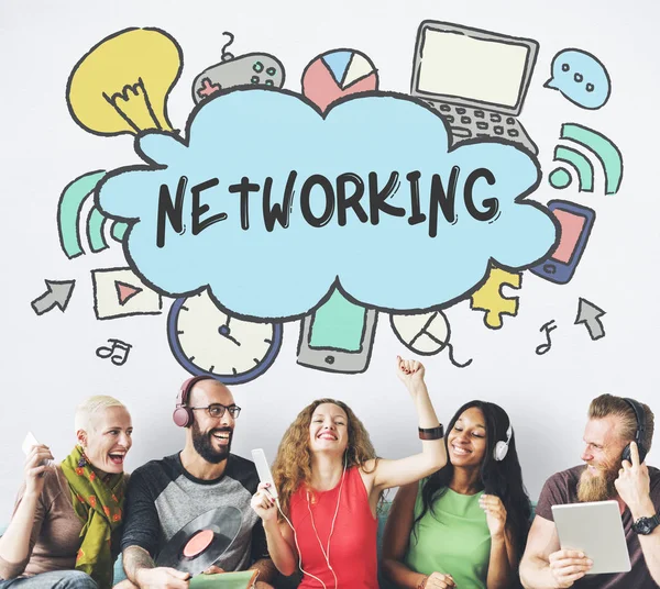 insanlar oturur koltukta cihazlar ile 