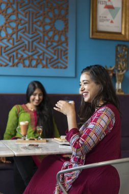 Hint arkadaş birlikte