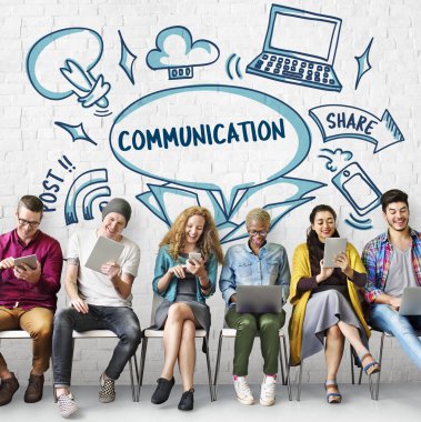 İnsanlar dijital araçları tarama  