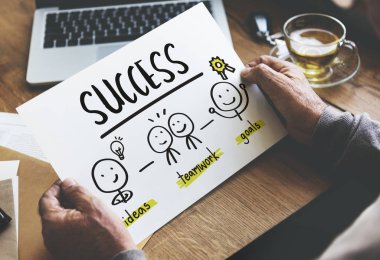 kişi holding kağıt 