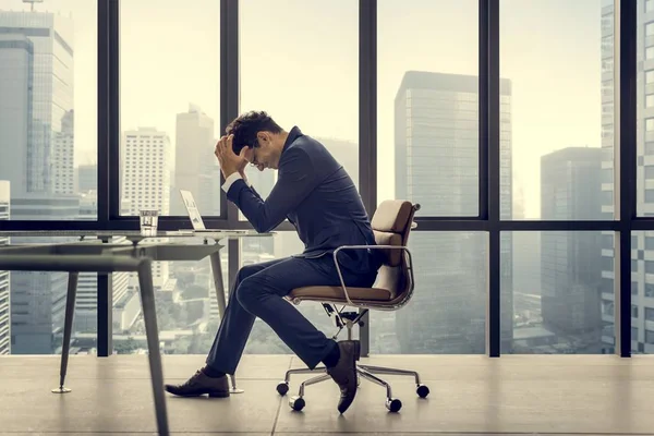 Stressiger Geschäftsmann — Stockfoto