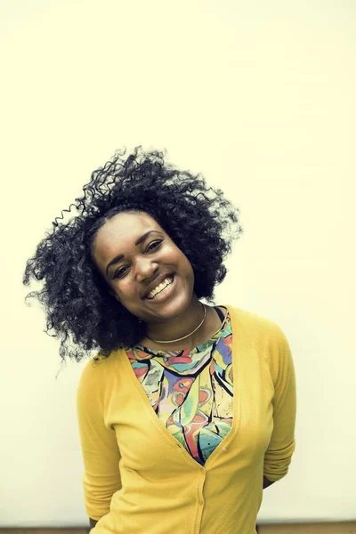 Africano adolescente menina sorrindo — Fotografia de Stock