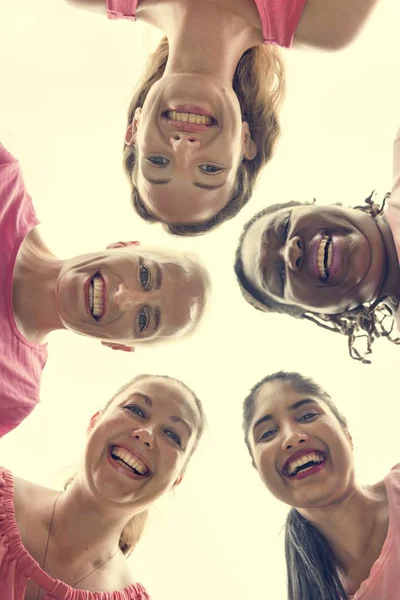 Le donne si sostengono a vicenda — Foto Stock