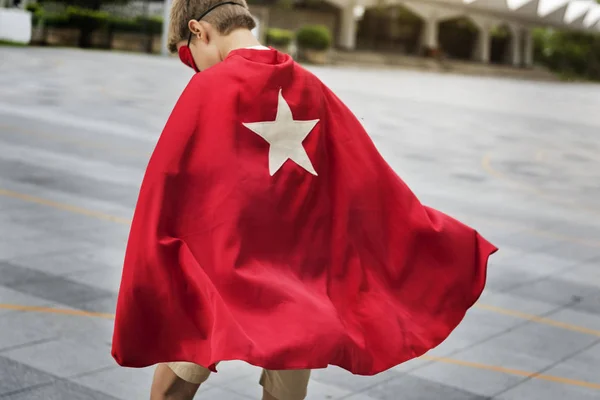 Superhéroe niño disfrazado estrella —  Fotos de Stock