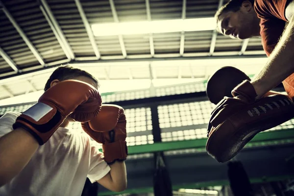Çocuk eğitim boks egzersiz — Stok fotoğraf