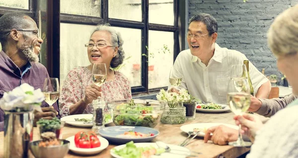 Senior pensionering träffas — Stockfoto