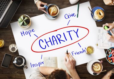 toplantıda çeşitli insanlar