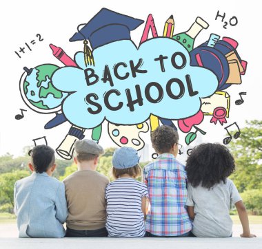 Şirin çocuklar birlikte oynamak