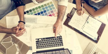 Arkadaşlar laptop tarama