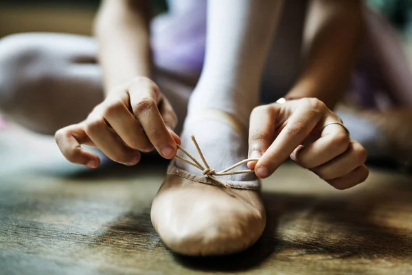 Ballerina Girl Tie Pointe shoe — Stock Photo, Image