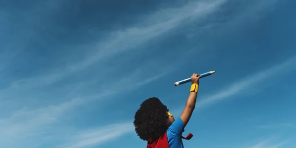 Pequena menina super-herói — Fotografia de Stock