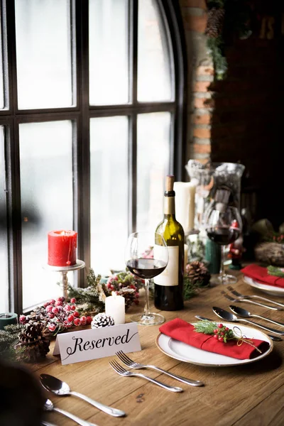 Feestelijke tabel voor Kerstmis — Stockfoto