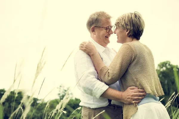 Aîné Couple sénior amoureux — Photo