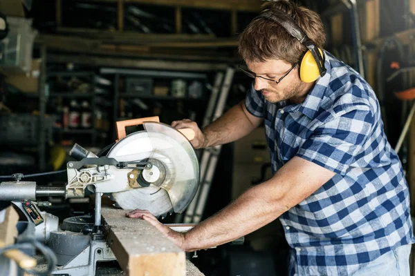 Carpenter Craftman műhelyekben — Stock Fotó