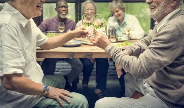 Skupina Senior důchodu setkání — Stock fotografie