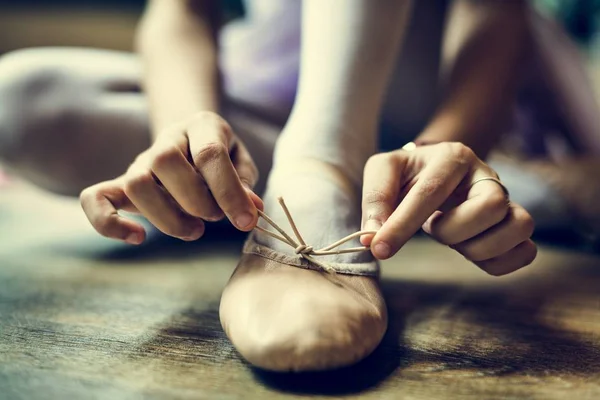 Ballerina meisje Tie Pointe-schoen — Stockfoto