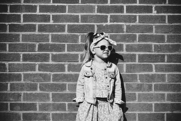 Menina bonito elegante pouco — Fotografia de Stock