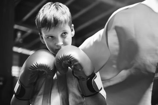 Супергерой в боксёрских перчатках — стоковое фото