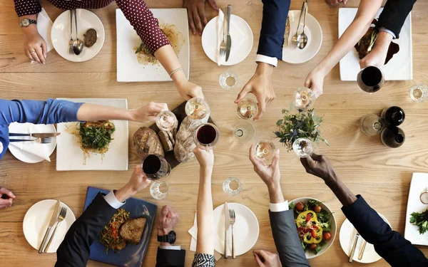 Orang yang makan bersama — Stok Foto