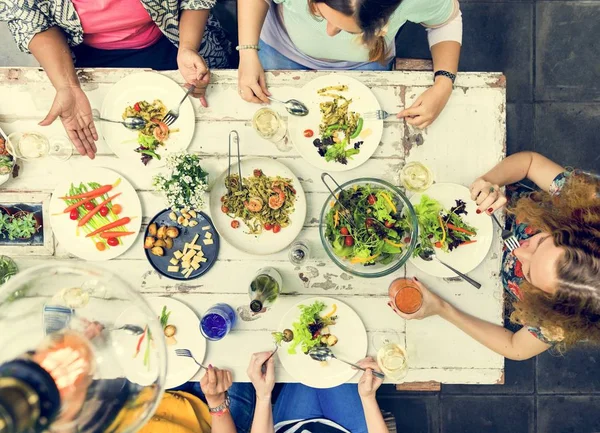 Mujeres cenando — Foto de Stock