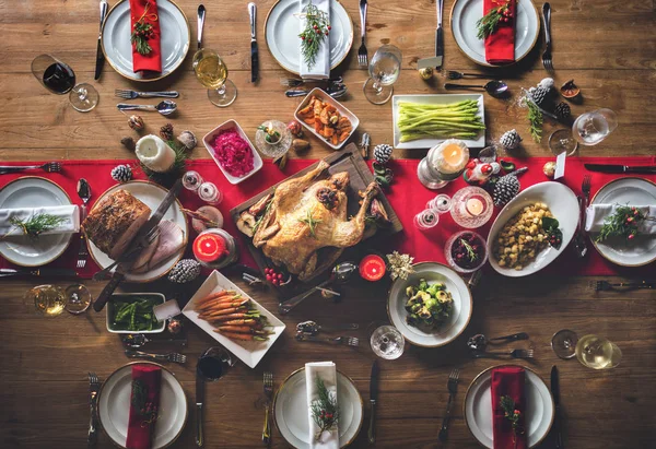 A karácsonyi ünnepi asztal — Stock Fotó