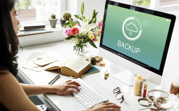 Woman working with computer — Stock Photo, Image