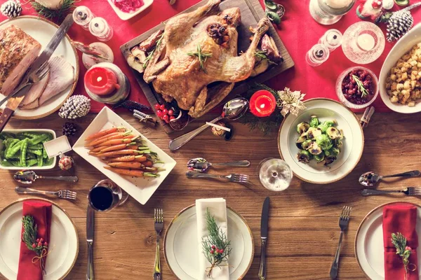 Mesa festiva para Navidad — Foto de Stock