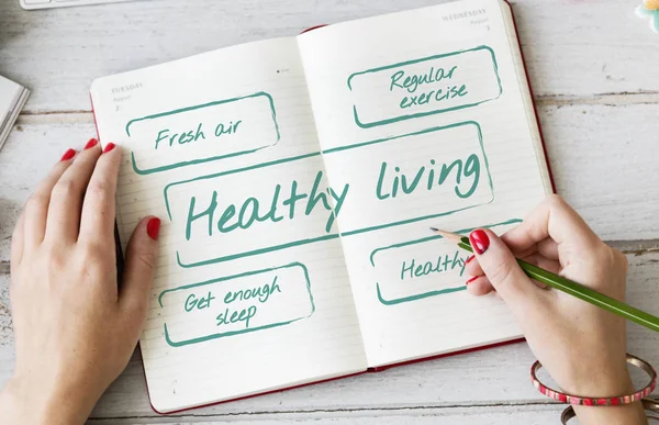 Woman writing notes in diary — Stock Photo, Image