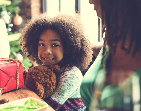 Bambina con orsacchiotto — Foto Stock