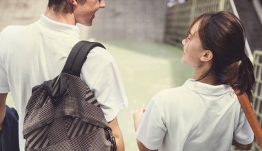 Çeşitli Öğrenciler üniversite üniformalı