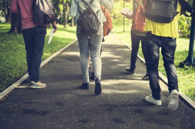Öğrenciler arasında park Üniversitesi'ne gitmek