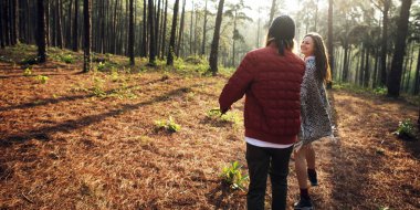 Çift ellerimi ormanda