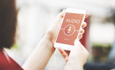 kadın holding akıllı telefon