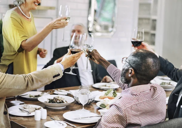 Pessoas de negócios Jantar e beber — Fotografia de Stock