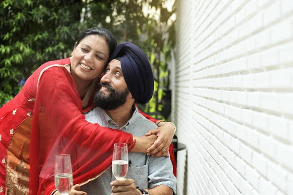 印度夫妇拥有浪漫的约会 — 图库照片