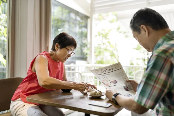 Couple Having Lunch in the Cafe — Stock Photo, Image