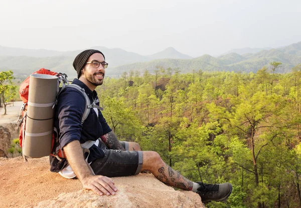 Jovem Viajante Masculino — Fotografia de Stock