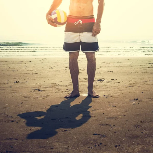 Man holding ball — Stock Photo, Image